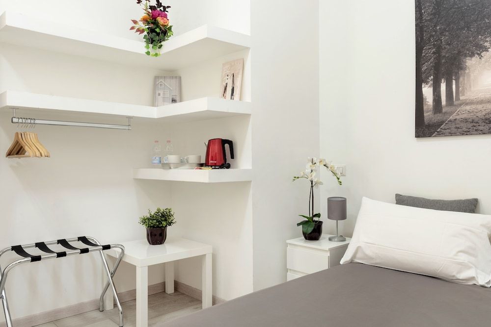 Maison Piazza Cavour Comfort Double Room Single Use, 1 Large Twin Bed, Balcony 5