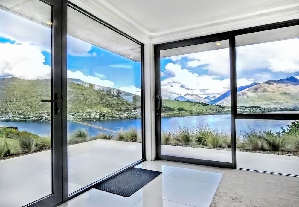 Executive Living in Bluewater Private 2 Bedrooms Executive Apartment 15