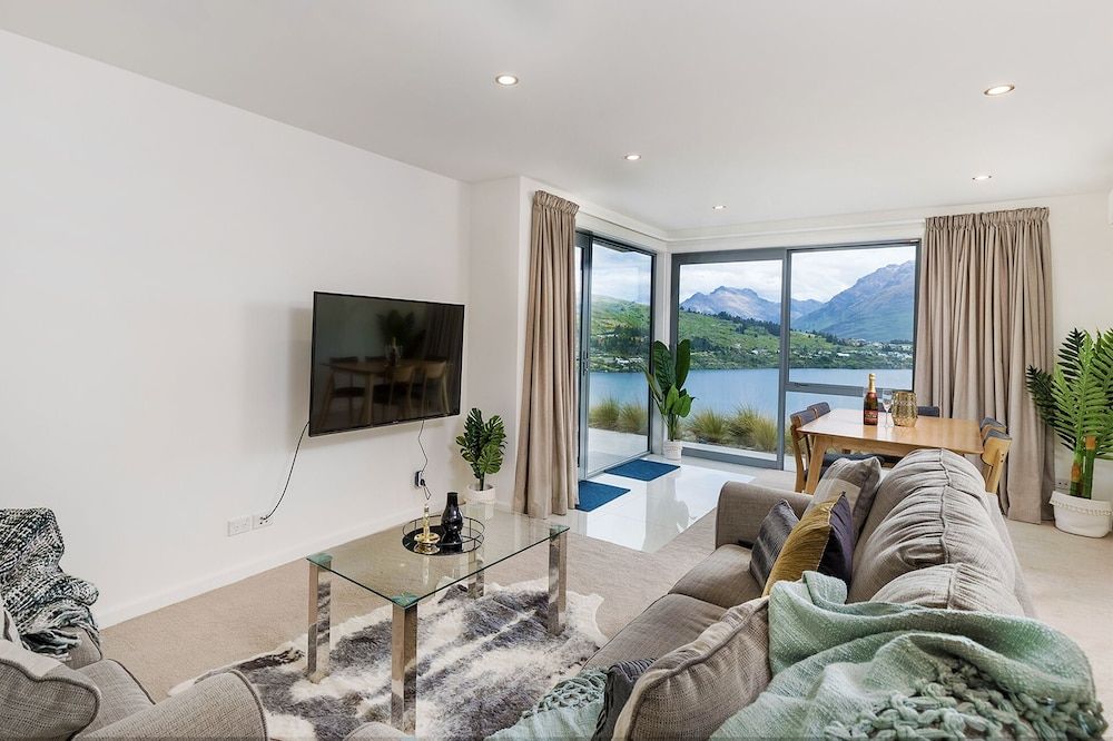 Executive Living in Bluewater Private 2 Bedrooms Executive Apartment 2