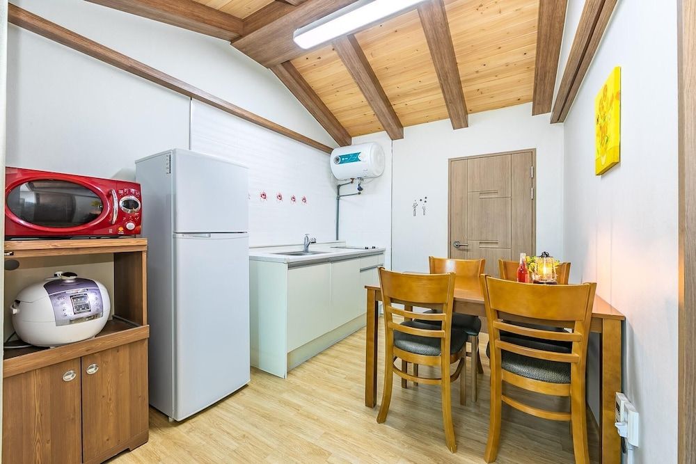 Namhae Gagopa Pension Double Room, 1 Bedroom (Sora) 6