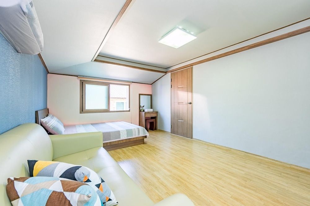 Namhae Gagopa Pension Double Room, 1 Bedroom (Sora) 4