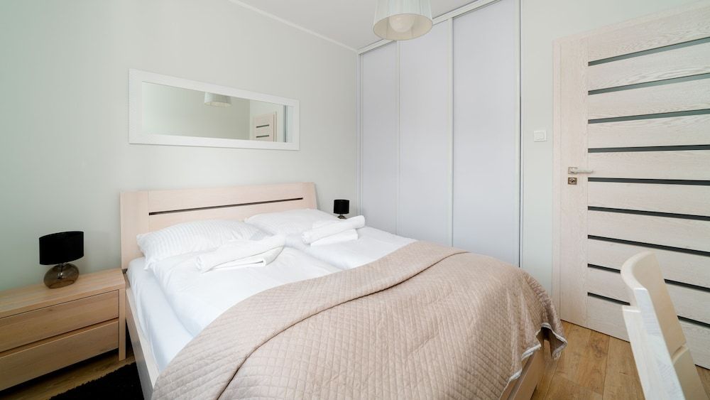 Apartment (7/11)