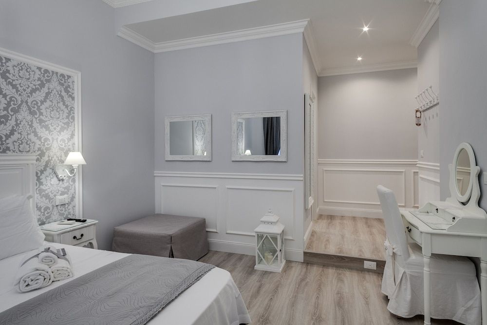 Charme & Chic Luxury Superior Room 8