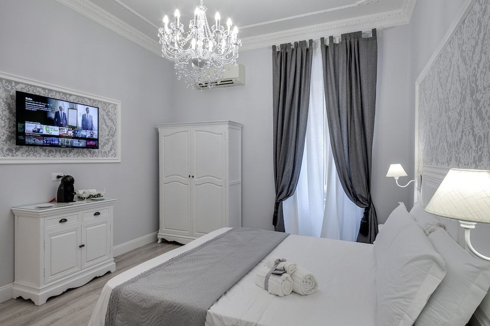 Charme & Chic Luxury Superior Room 3