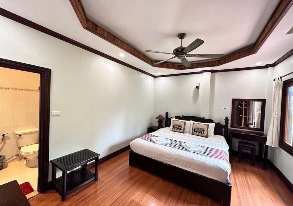 Y Not Lao Villa Deluxe Double Room, 1 King Bed 9