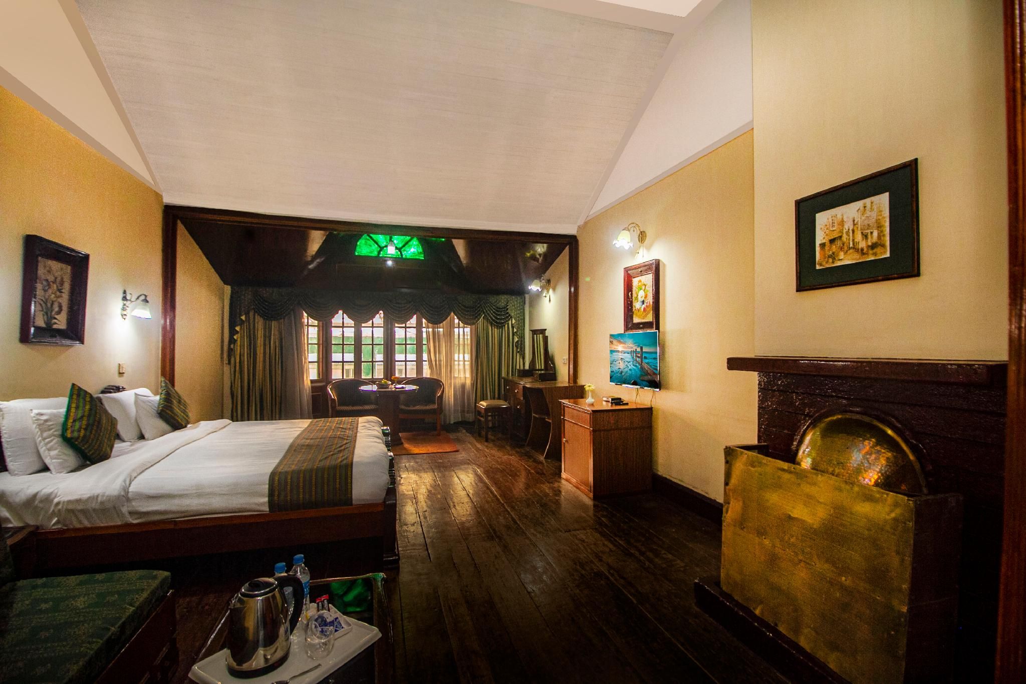 Club King Room