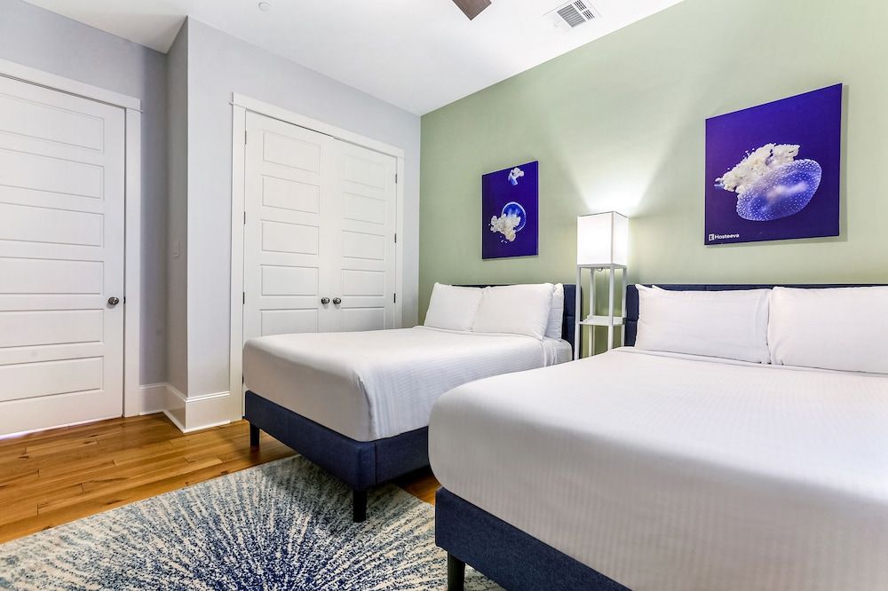 Signature Condo, 5 Bedrooms, Pool Access