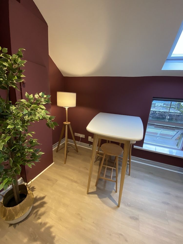 undefined Aaron Wise - 17 Fitzhamon Apartments 2