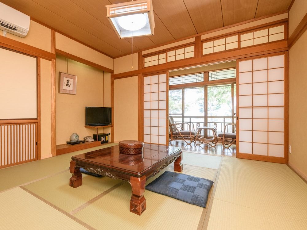 Japanese Quadruple Room with Shared Bathroom