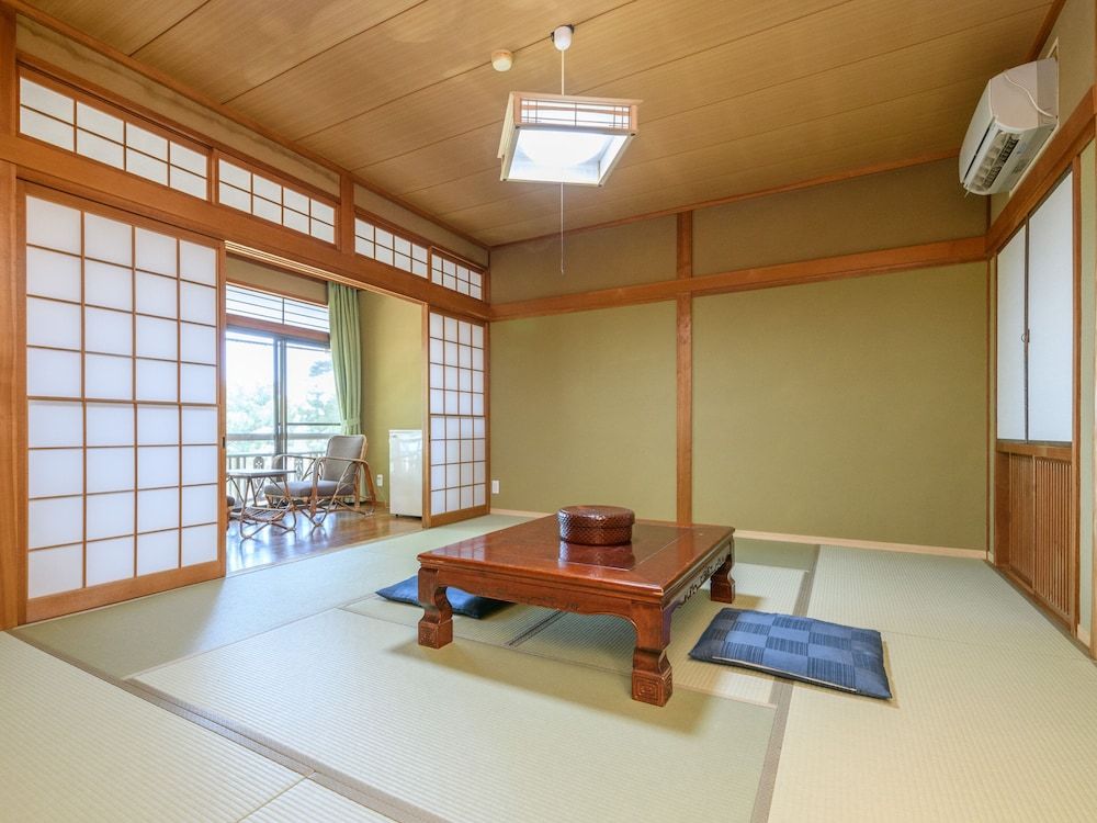 Japanese Quintuple Room with Shared Bathroom