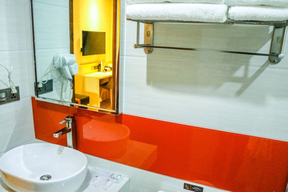 7 Days Premium Hotel Standard Double Room (Type 2) 12