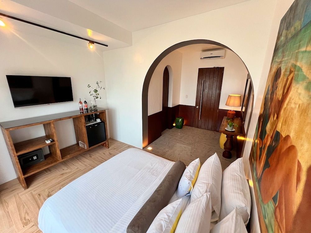 Palassa Private Residences Premier Double Room, 1 Queen Bed, Balcony, Ocean View 2