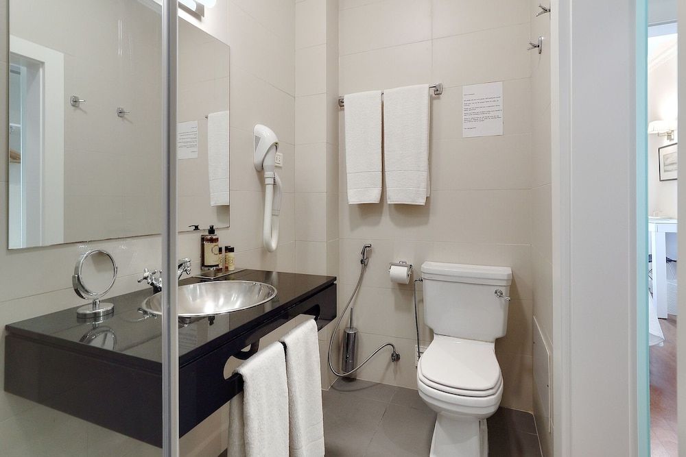 Vila São Vicente - Adults Only Twin Room, Street View (either basement or ground floor) 5