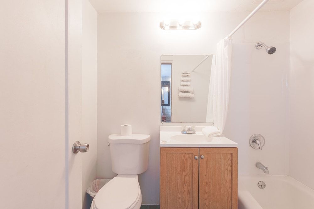 Sonrise Inn Lincoln Hwy By OYO Room, 1 King Bed, Non Smoking 7