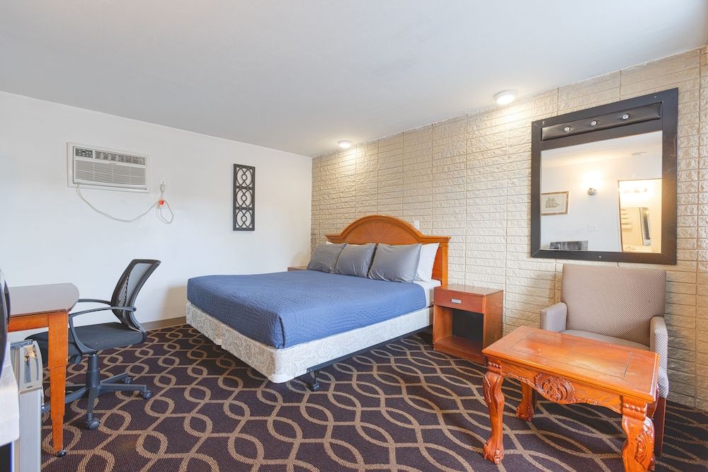 Sonrise Inn Lincoln Hwy By OYO Room, 1 King Bed, Non Smoking