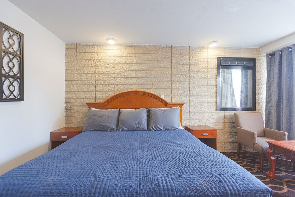 Sonrise Inn Lincoln Hwy By OYO Room, 1 King Bed, Non Smoking 5