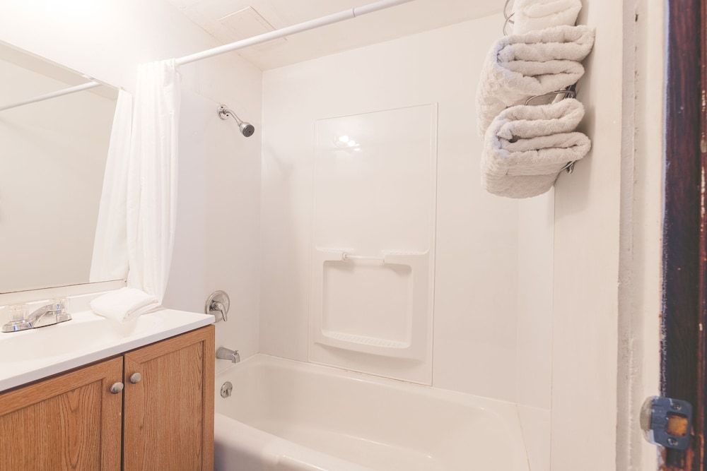 Sonrise Inn Lincoln Hwy By OYO Room, 1 King Bed, Non Smoking 9