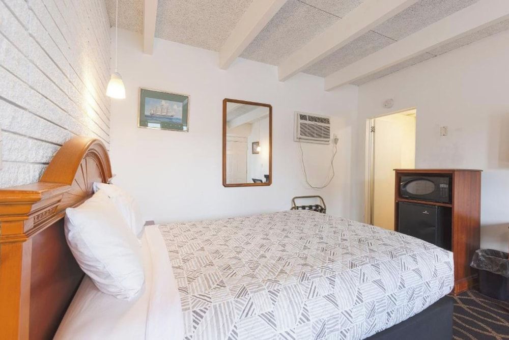 Sonrise Inn Lincoln Hwy By OYO Room, 1 Queen Bed, Smoking