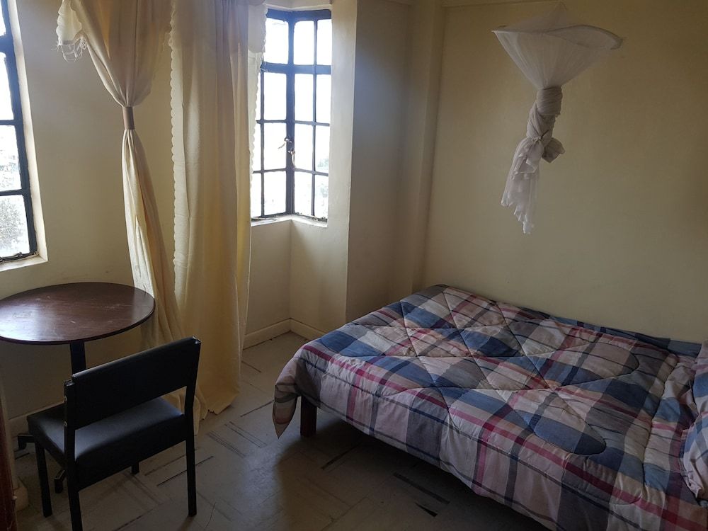 undefined Cosy Sunflower House Nairobi with Wi-Fi 3