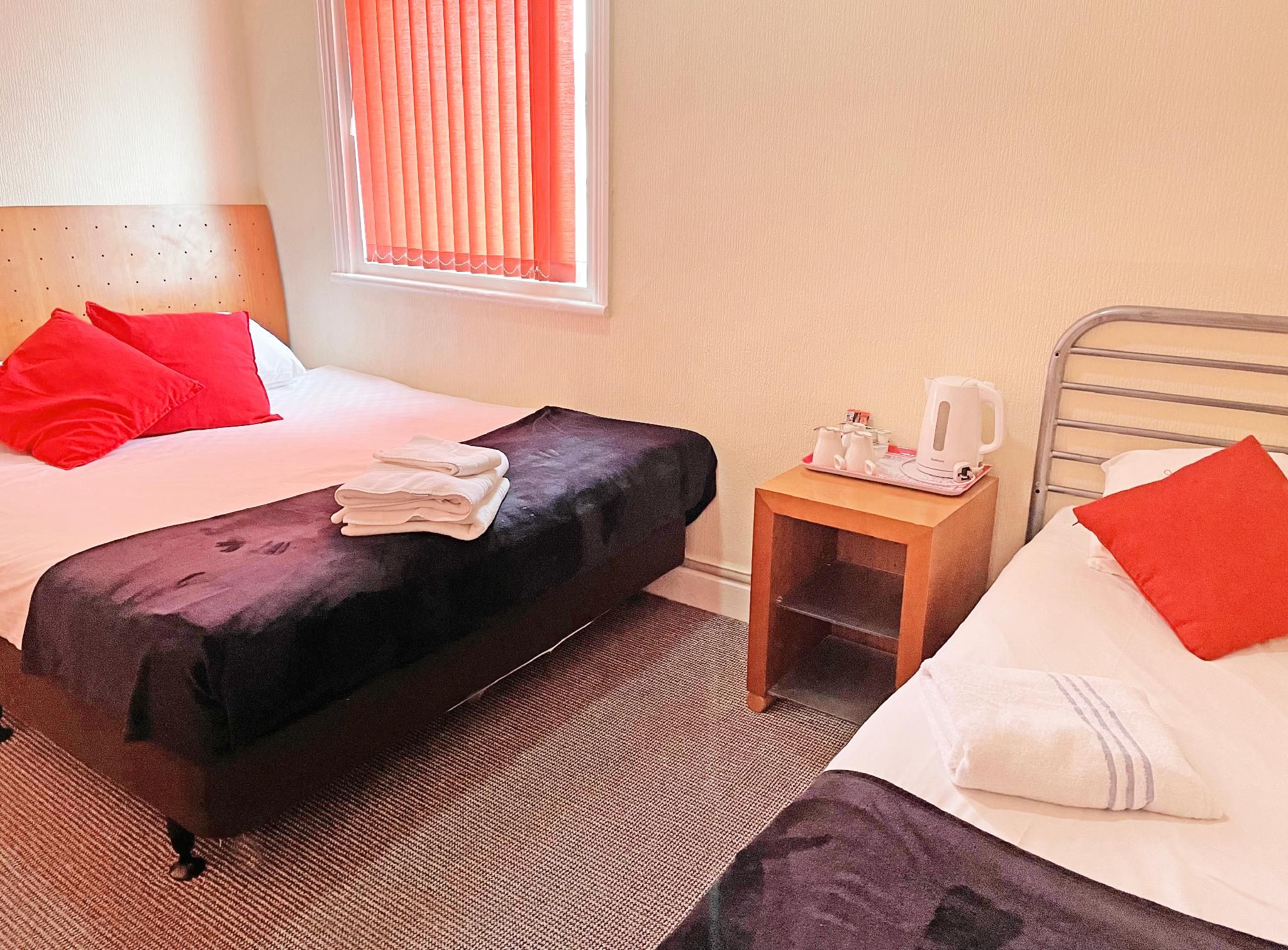 Triple room-Ensuite with Shower