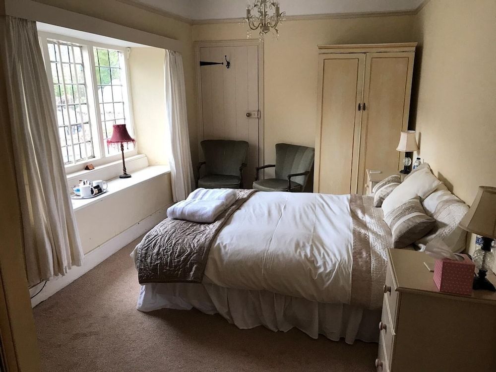 The Carew Arms Comfort Double Room, Ensuite (Room 3,4 and 5) 4