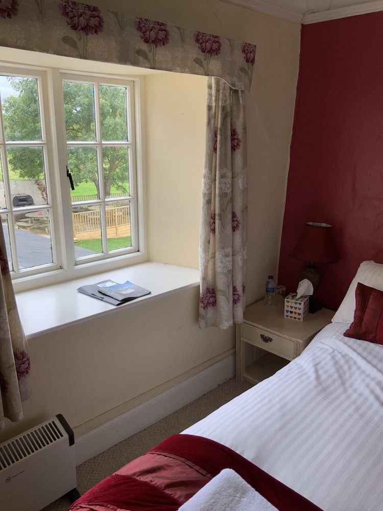 The Carew Arms Comfort Double Room, Ensuite (Room 3,4 and 5) 11