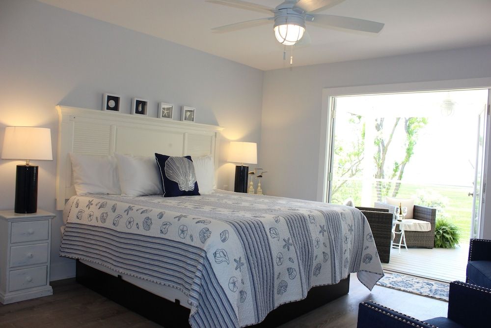 Suite, River View, Patio