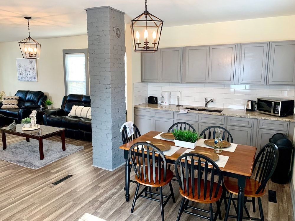 The Southside Villa - With Private Yard & Parking, Near Falls & Casino by Niagara Hospitality Classic Villa 15