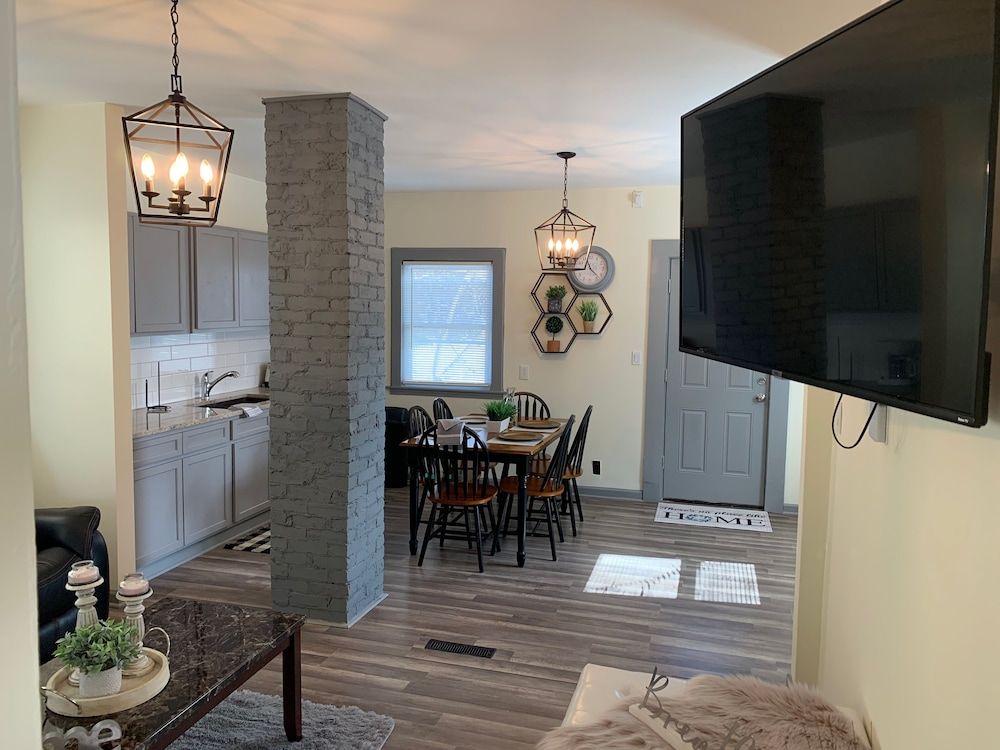 The Southside Villa - With Private Yard & Parking, Near Falls & Casino by Niagara Hospitality Classic Villa 16