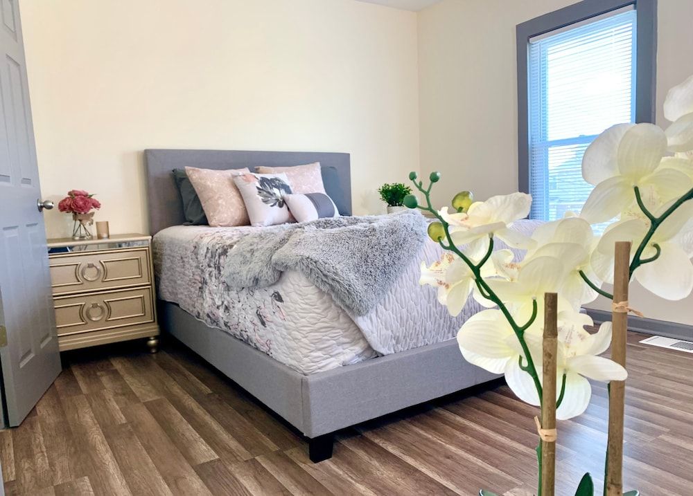 The Southside Villa - With Private Yard & Parking, Near Falls & Casino by Niagara Hospitality Classic Villa 10