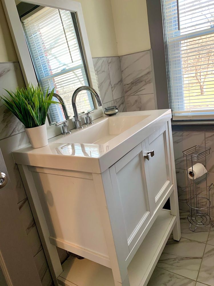 The Southside Villa - With Private Yard & Parking, Near Falls & Casino by Niagara Hospitality Classic Villa 19