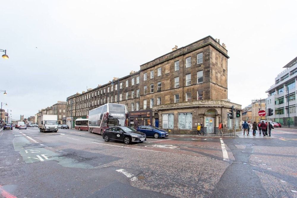 undefined Stunning 2-bed Apartment in Central Edinburgh 2