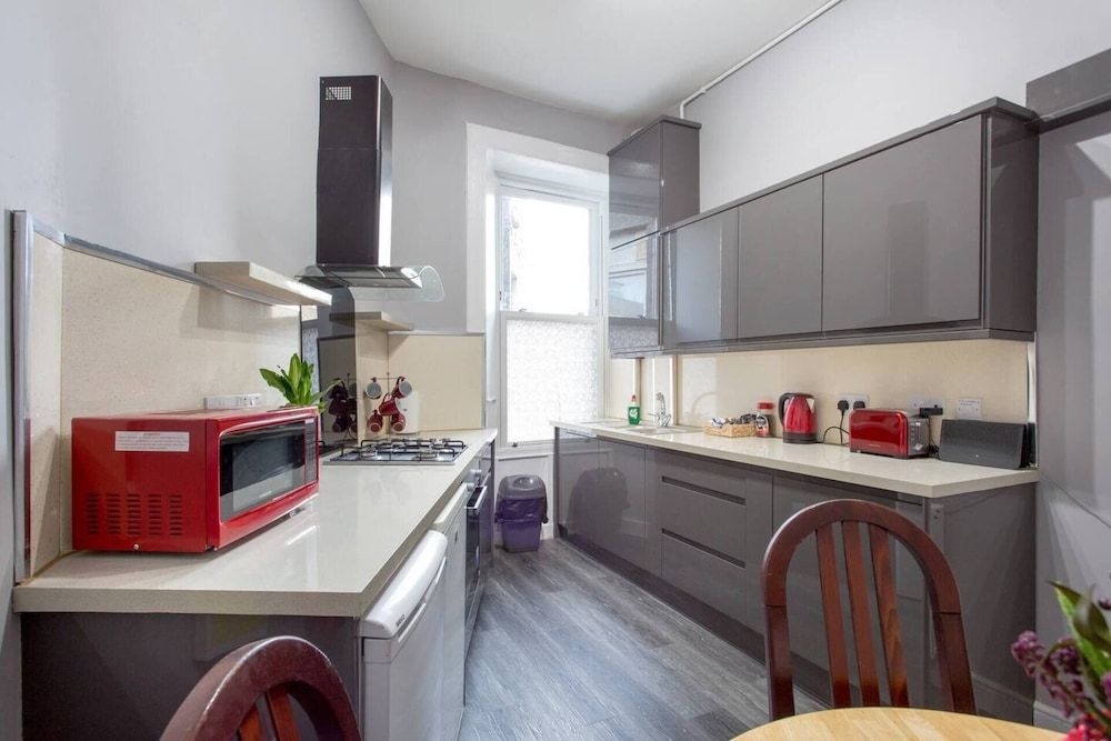 undefined Stunning 2-bed Apartment in Central Edinburgh 4