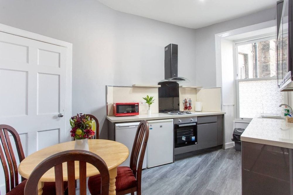 undefined Stunning 2-bed Apartment in Central Edinburgh 3