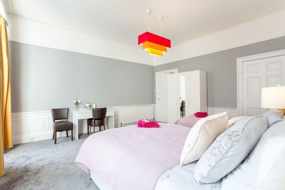 Stunning 2-bed Apartment in Central Edinburgh Apartment 13