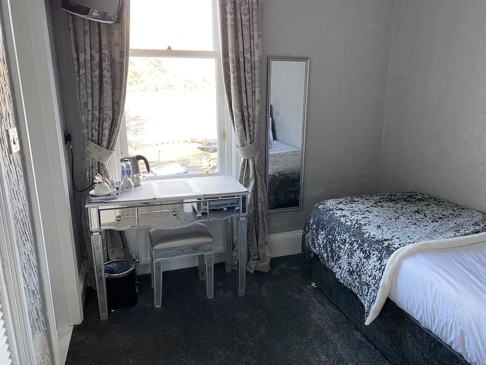 undefined Ashburn House De Luxe B&B 3