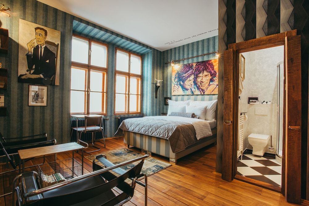 Divná Pani Luxury Gallery Rooms Galeria New Art 3