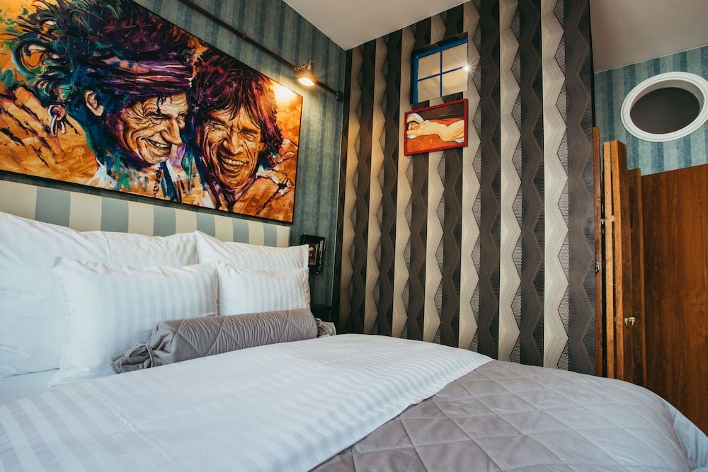 Divná Pani Luxury Gallery Rooms Galeria New Art