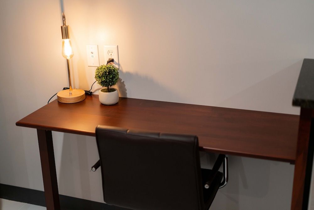 Gallops Motel Deluxe Double Room 9