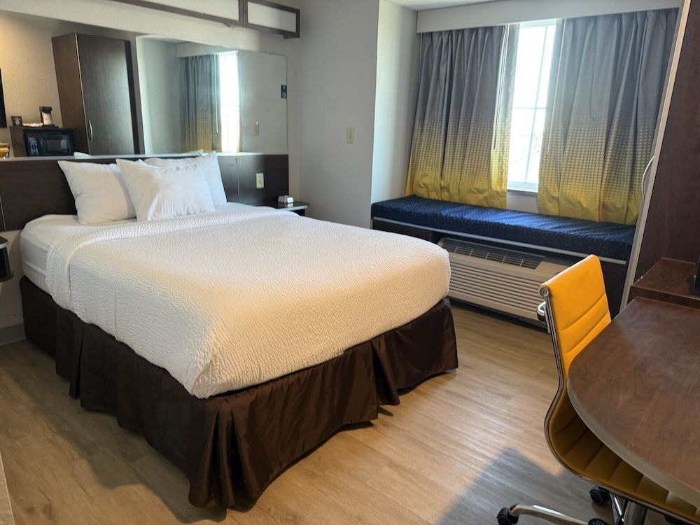Deluxe Room, 1 Queen Bed, Non Smoking