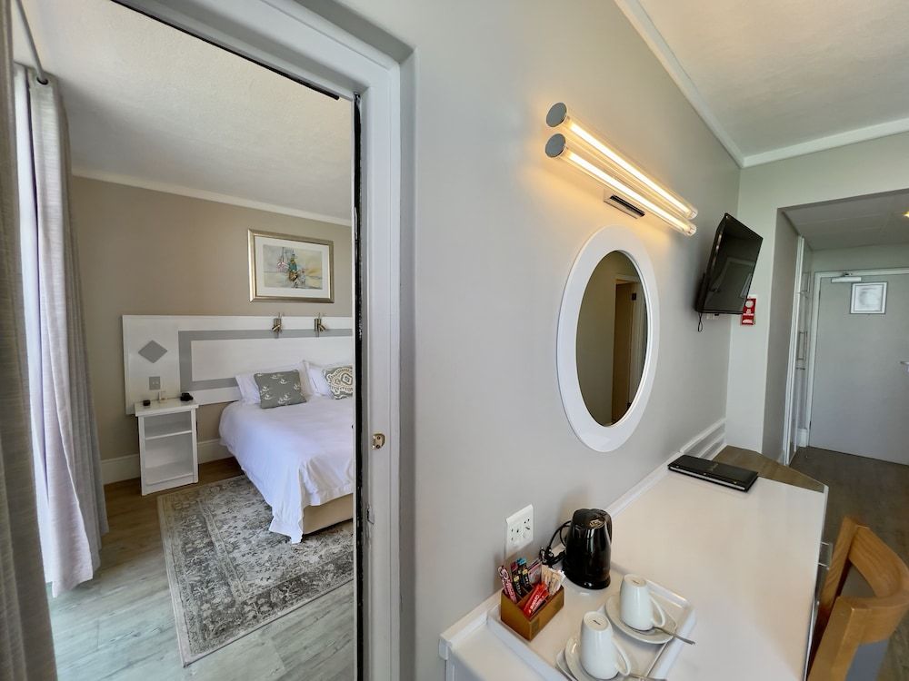 Lüderitz Nest Hotel Comfort Room, 2 Bedrooms, Ocean View, Sea Facing 9