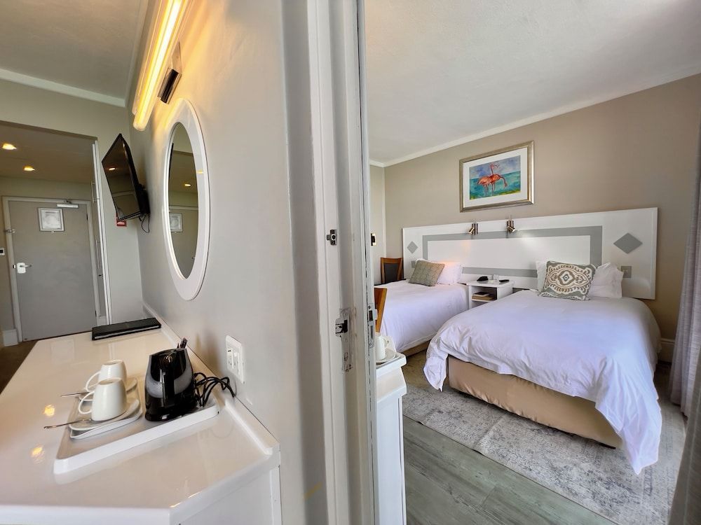 Lüderitz Nest Hotel Comfort Room, 2 Bedrooms, Ocean View, Sea Facing 4