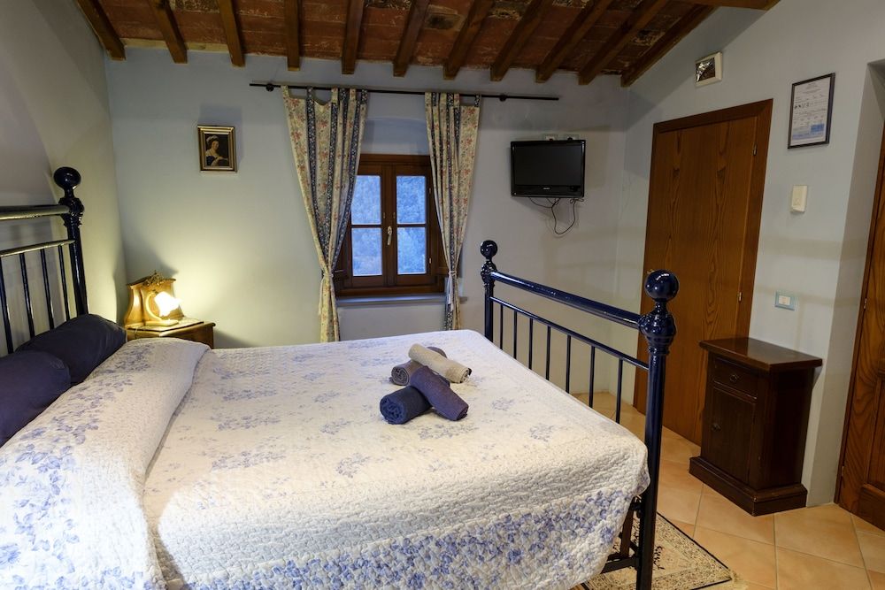 Tenuta dei Cavalieri Quadruple Room 2