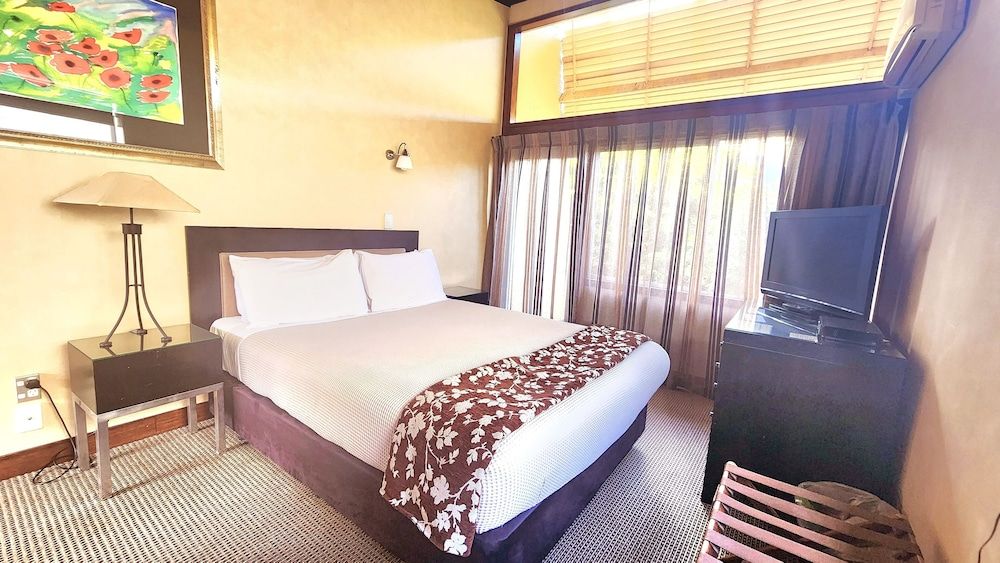 Oasis Beach Motel Studio, Courtyard Area