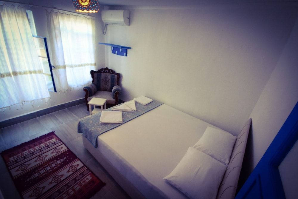 Ayvalik Moda Pansiyon Standard Double Room 8