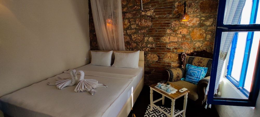 Ayvalik Moda Pansiyon Standard Double Room 20