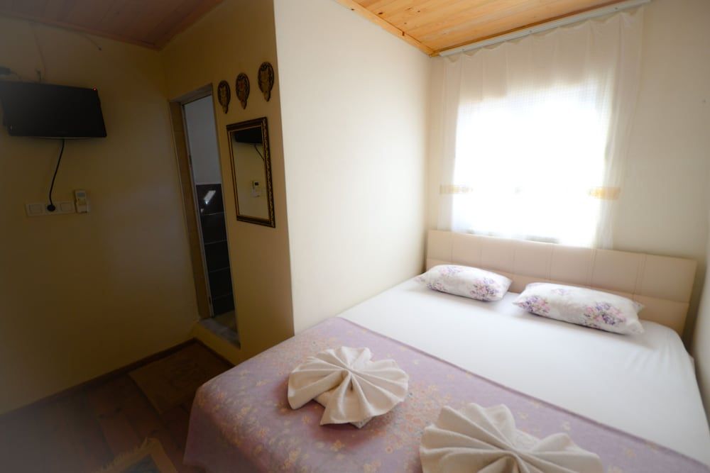 Ayvalik Moda Pansiyon Standard Double Room 28