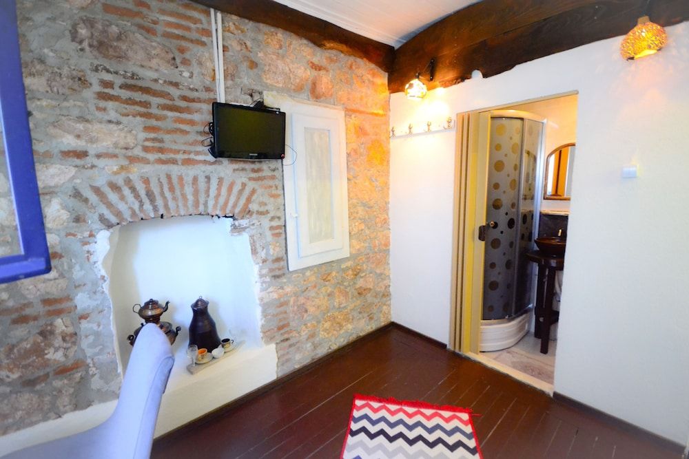 Ayvalik Moda Pansiyon Standard Double Room 51