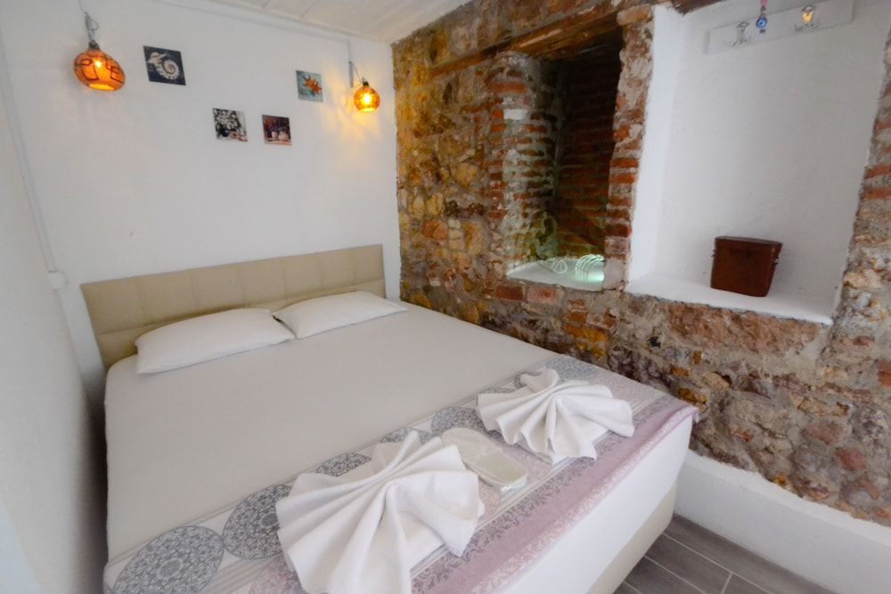 Ayvalik Moda Pansiyon Standard Double Room