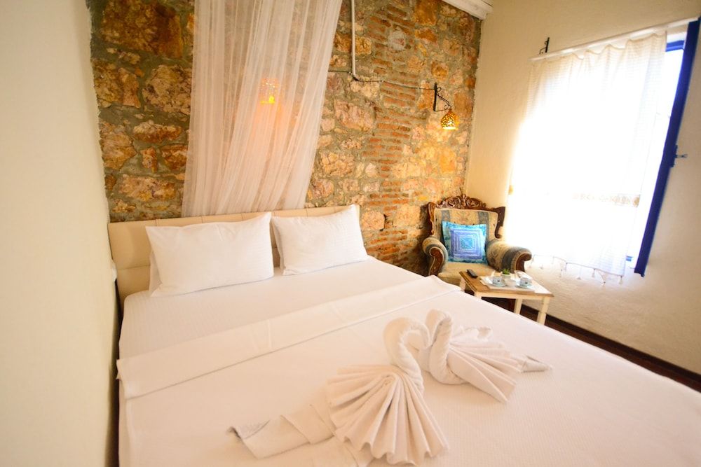 Ayvalik Moda Pansiyon Standard Double Room 10